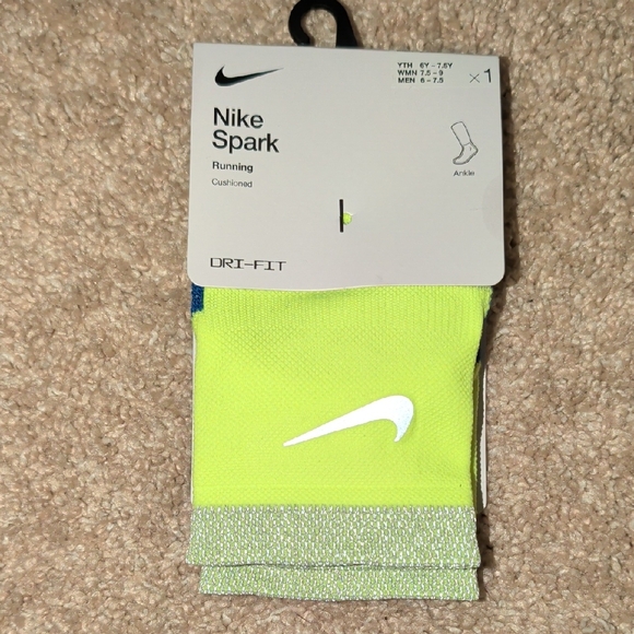 NWT Nike Spark Cushioned Running Ankle Socks - Picture 1 of 5